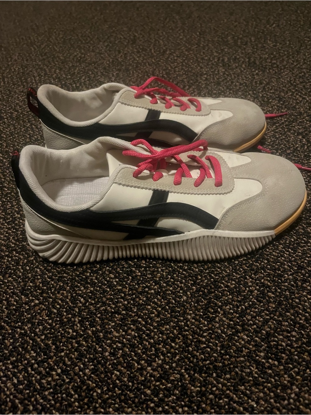 De Florance women’s sneakers size 11